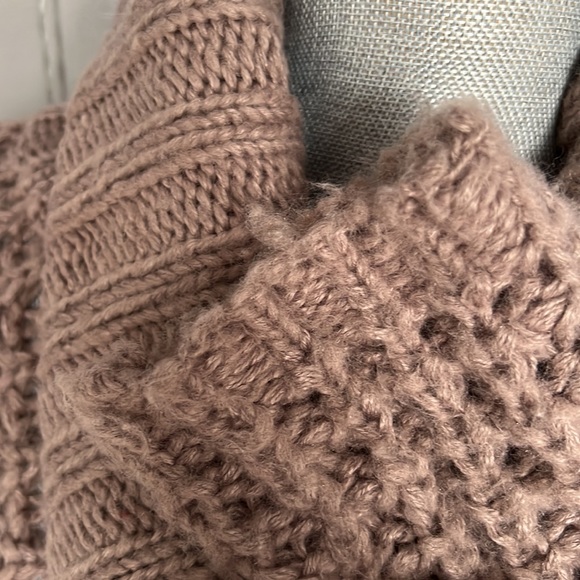 Express Sweater - Picture 5 of 5